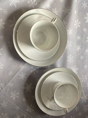 6 piece Wyndham fine China